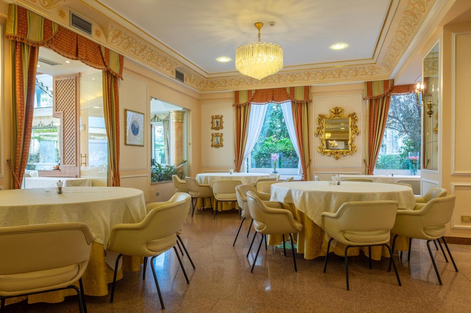 Hotel Astoria 4*